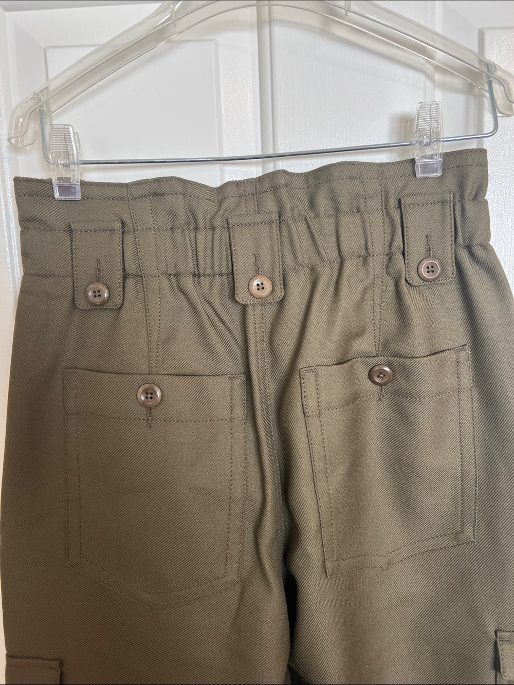 Banana Republic Olive Cargo Pants - Durable Utility Style - Picture 7 of 11